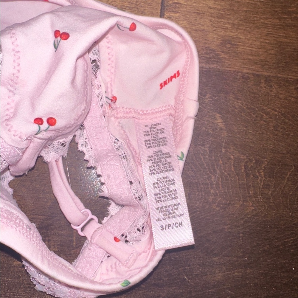 SKIMS FITS EVERYBODY LACE SCOOP BRALETTE LIMITED EDITION: CHERRY BLOSSOM PRINT S - Picture 5 of 7